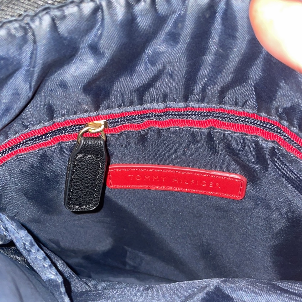 Tommy Hilfiger B&W Monogram, Vegan Leather Crossbody bag. - Picture 6 of 13